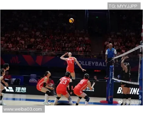 中国女排迎战土耳其队全力争胜展现拼搏精神与团队合作魅力